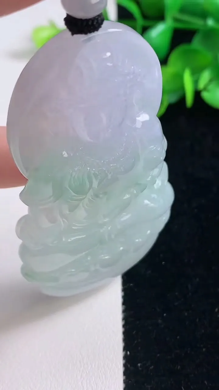 天然A货翡翠大势至观音菩萨吊坠，尺寸74-41-8，重量:59.94g
9月4日