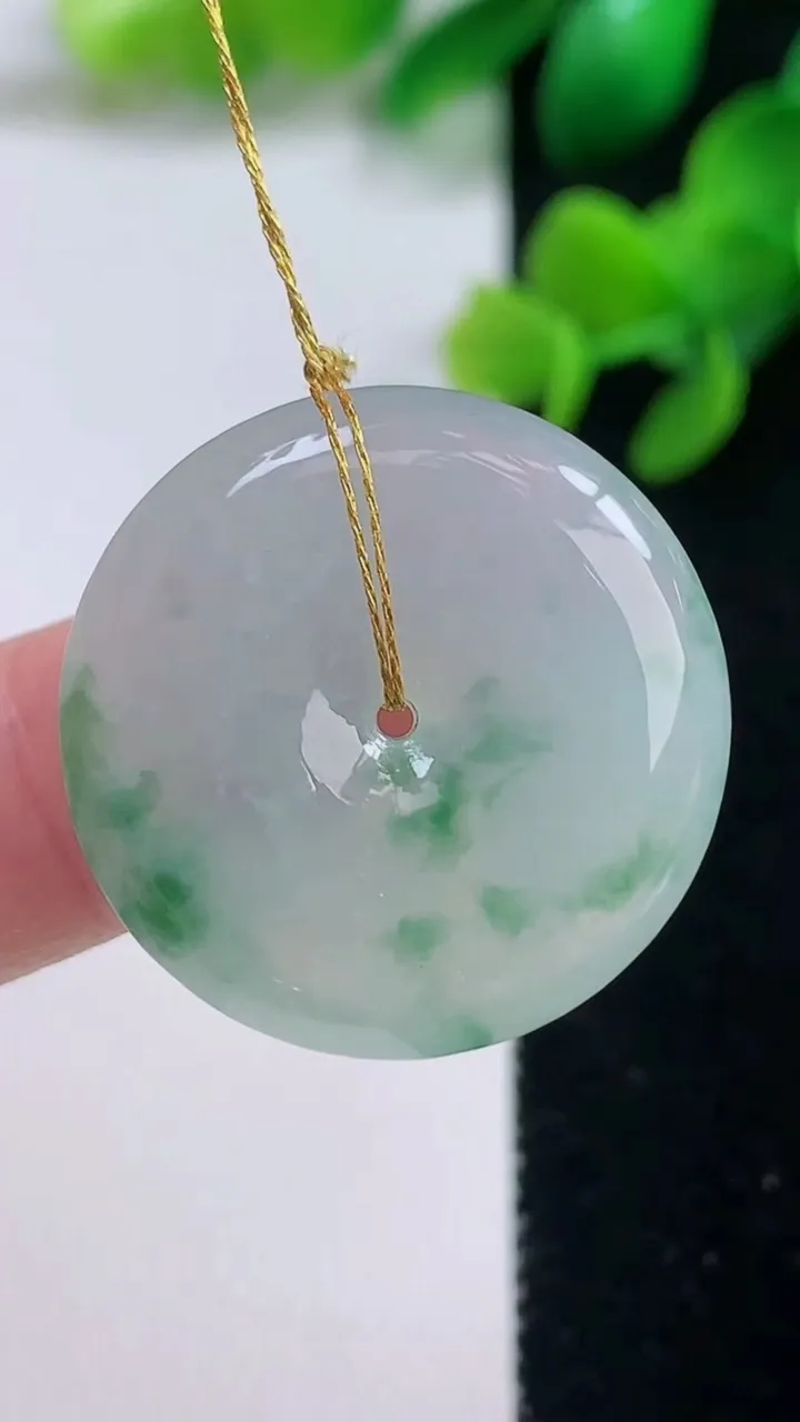天然A货翡翠平安扣吊坠，尺寸25.5-5，重量:7.67g
9月4日