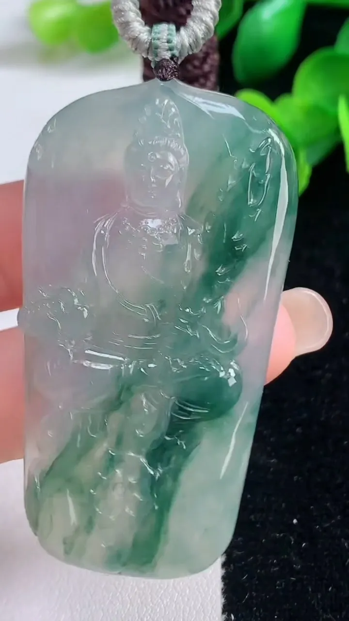 天然A货翡翠冰种飘花虚空藏观音菩萨吊坠，尺寸56-32-5.2，重量:24.95g
9月4日