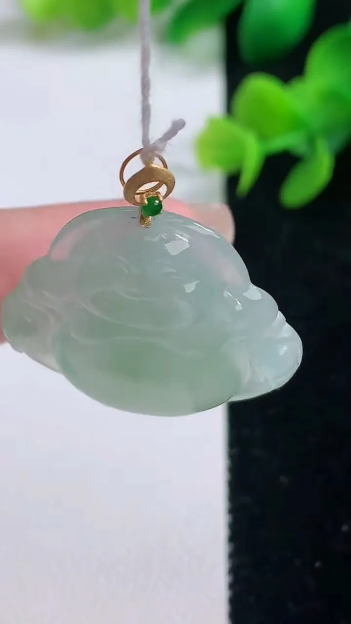 天然A货翡翠佛公吊坠，尺寸25.4-28-5.2，重量:5.71g
9月4日