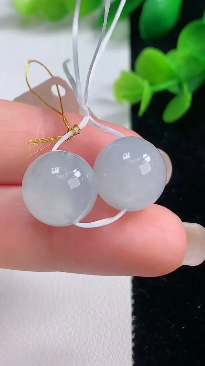 天然A货翡翠圆珠吊坠，尺寸13，重量:8.03g
9月4日