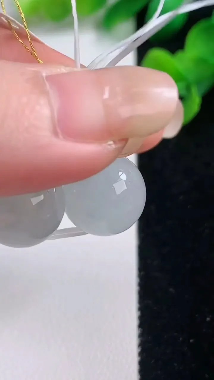 天然A货翡翠圆珠吊坠，尺寸13，重量:8.03g
9月4日