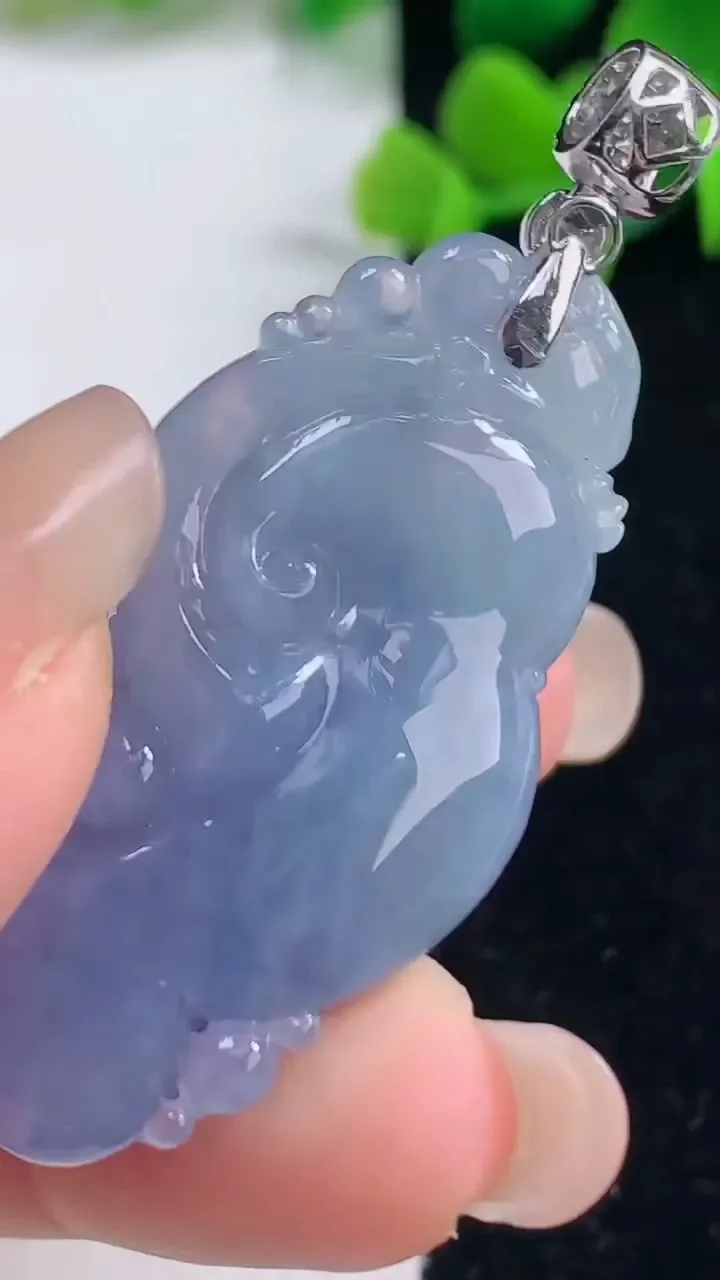 天然A货翡翠18k金紫罗兰今非昔比 蜥蜴吊坠，尺寸39.2-22.3-15.6，重量:21.00g
9月4日
