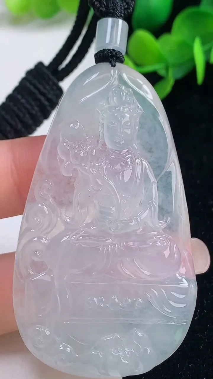 天然A货翡翠种白冰大势至观音菩萨吊坠，尺寸62-36-7，重量:36.79g
9月4日