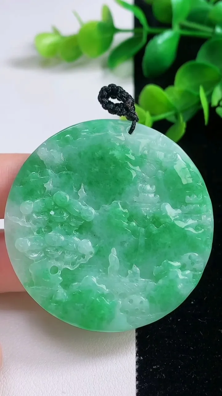 天然A货翡翠山水牌吊坠，尺寸50.5-4.5，重量:28.17g
9月4日