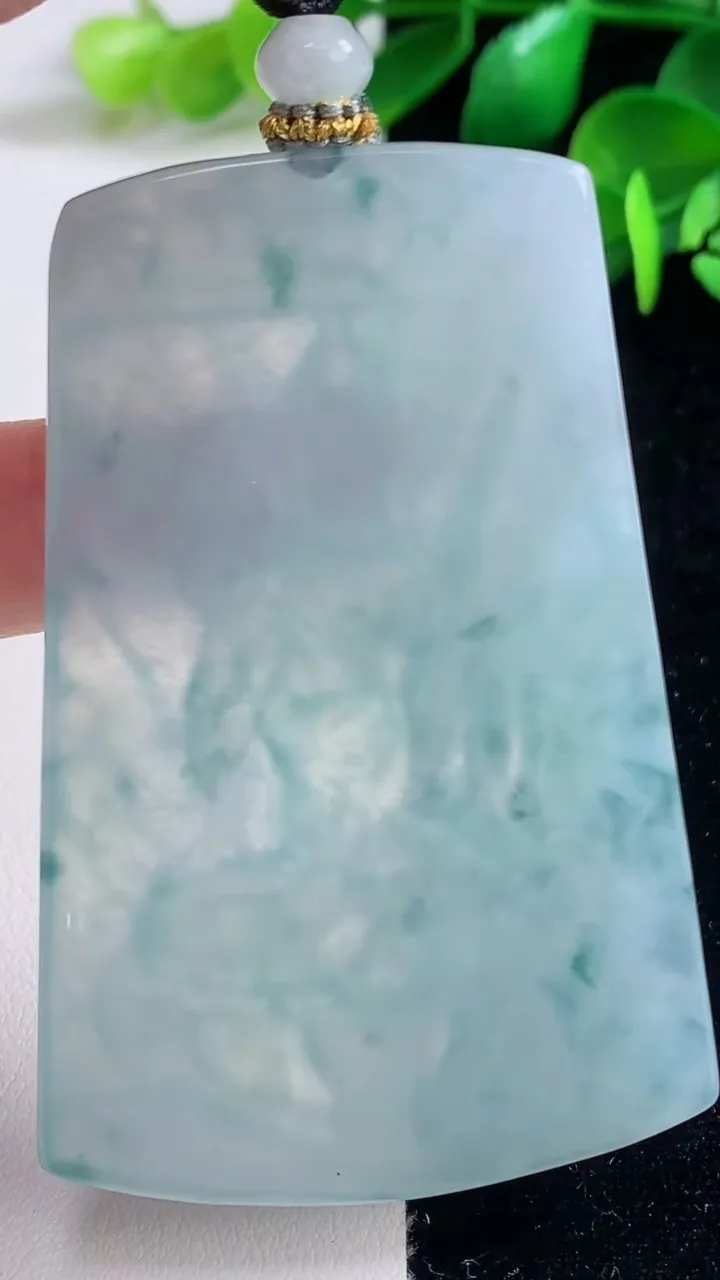 天然A货翡翠种飘花虚空藏观音菩萨吊坠，尺寸66.4-42.8-5，重量:41.92g
9月4日