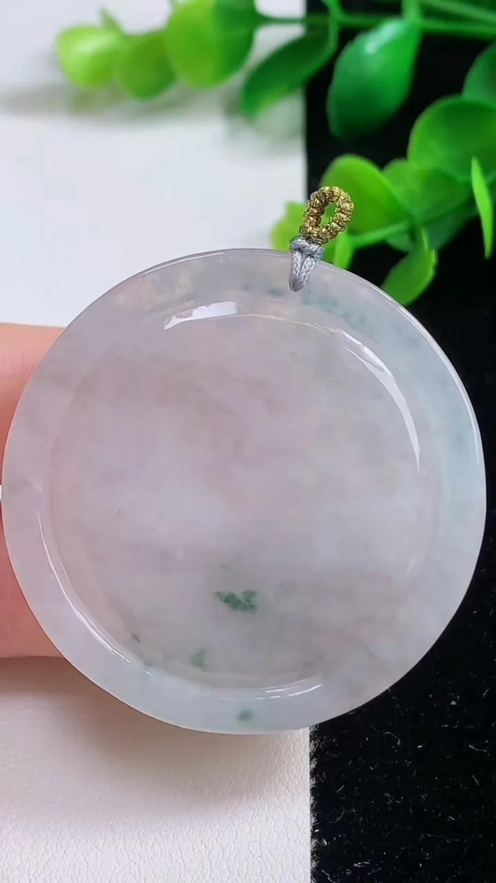 天然A货翡翠冰种飘花生肖虎吊坠，尺寸46.2-7.5，重量:33.50g
9月4日