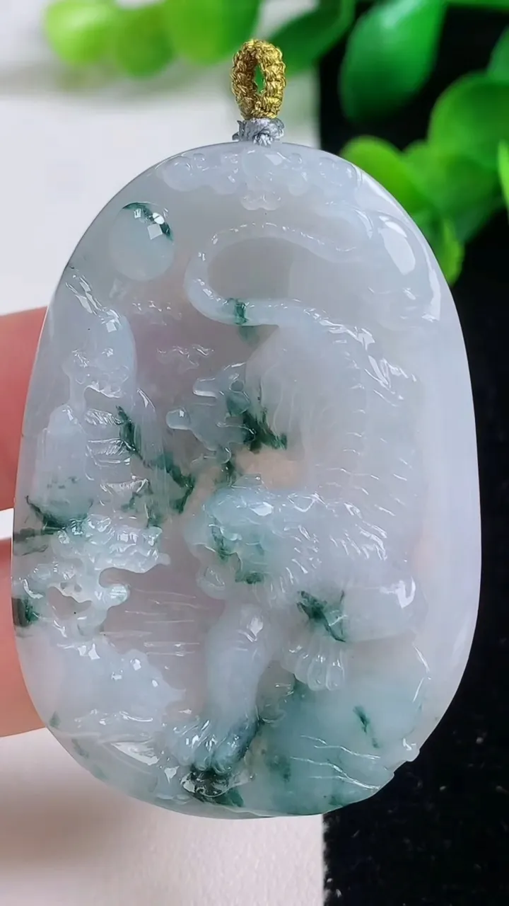 天然A货翡翠冰种飘花生肖虎吊坠，尺寸52-36.4-6.3，重量:25.90g
9月4日
