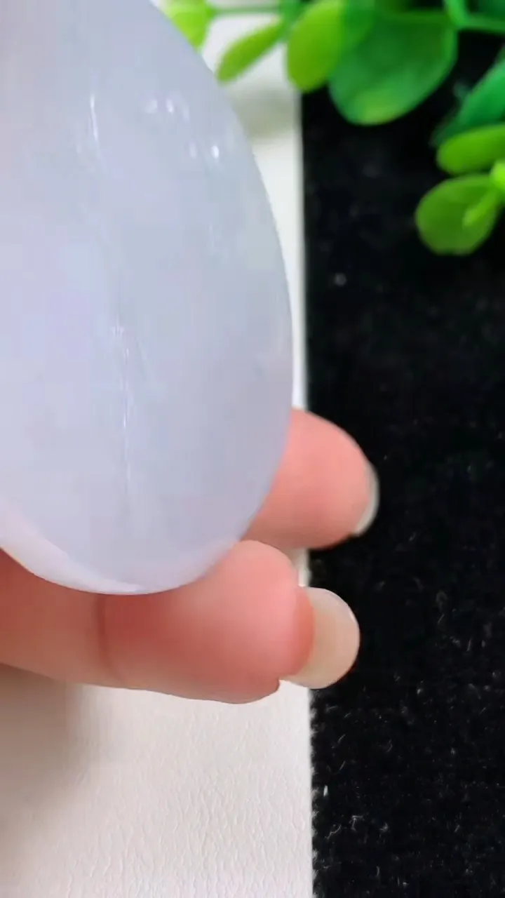 天然A货翡翠观音菩萨吊坠，尺寸50.8-9，重量:51.79g
9月5日