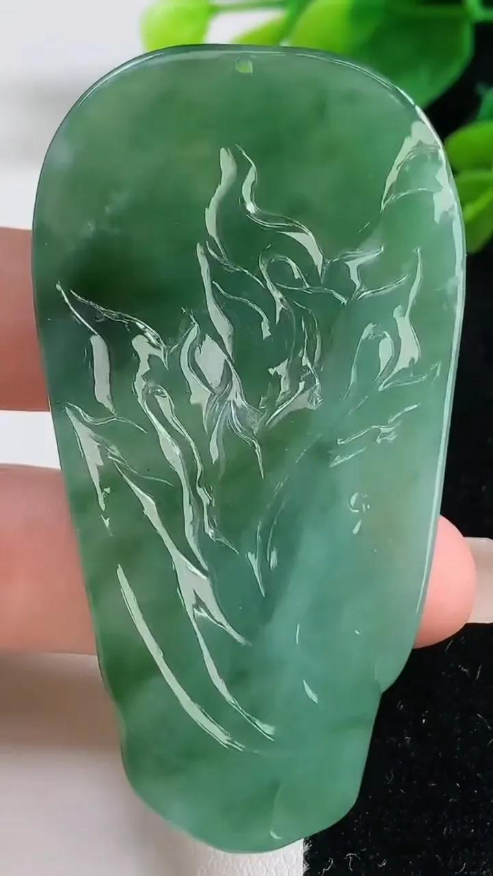 天然A货翡翠虚空藏观音菩萨吊坠，尺寸68-37.3-5，重量:26.70g
9月5日