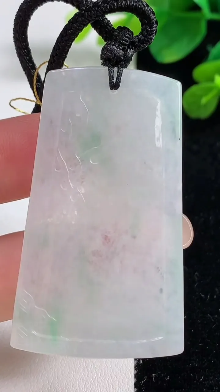 天然A货翡翠龙牌吊坠，尺寸52.4-30.5-3.5，重量:18.99g
9月5日