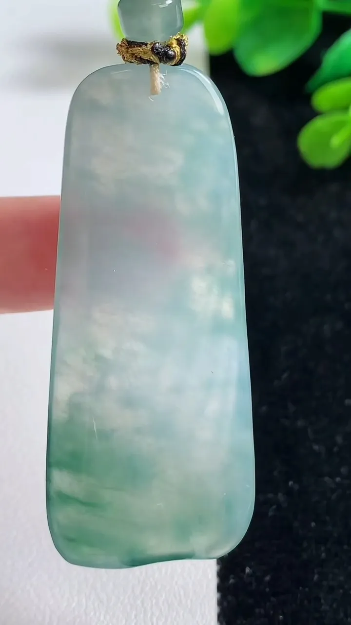 天然A货翡翠冰种飘花悟道吊坠，尺寸57-23.6-5.6，重量:22.21g
9月5日