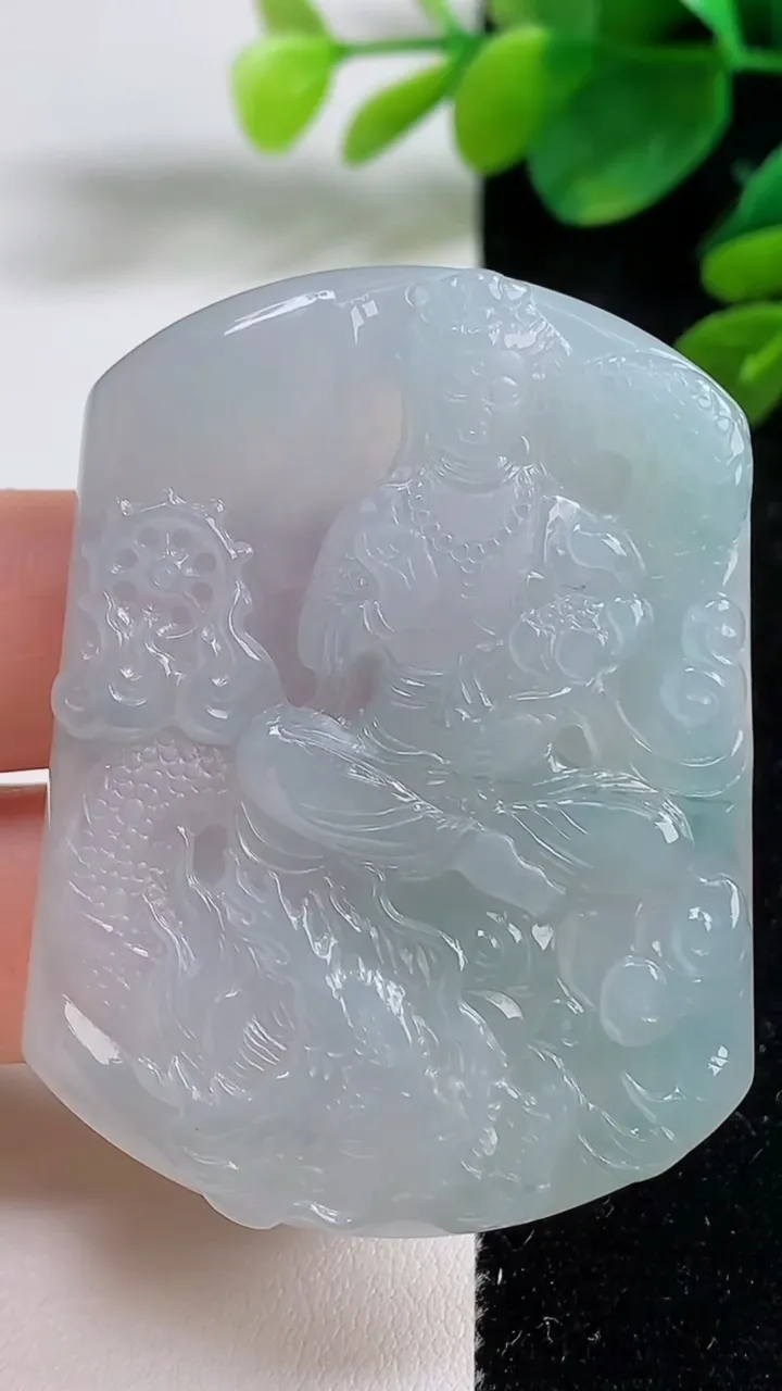 天然A货翡翠冰种飘花祥龙大势至观音菩萨吊坠，尺寸53-40-5.5，重量:28.97g
9月5日