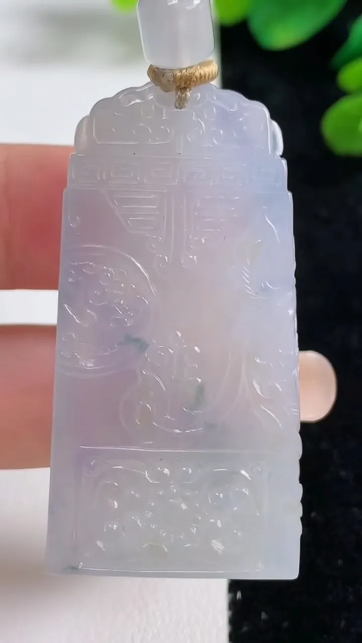 天然A货翡翠种紫罗兰仿古无事牌吊坠，尺寸50-25.7-6，重量:24.50g
9月5日