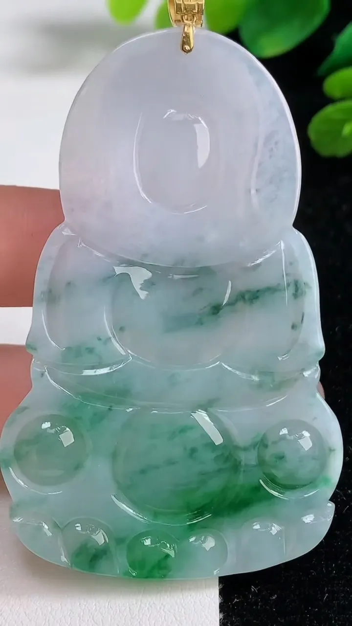 天然A货翡翠正装观音菩萨吊坠，尺寸69-40-5，重量:29.18g
9月5日