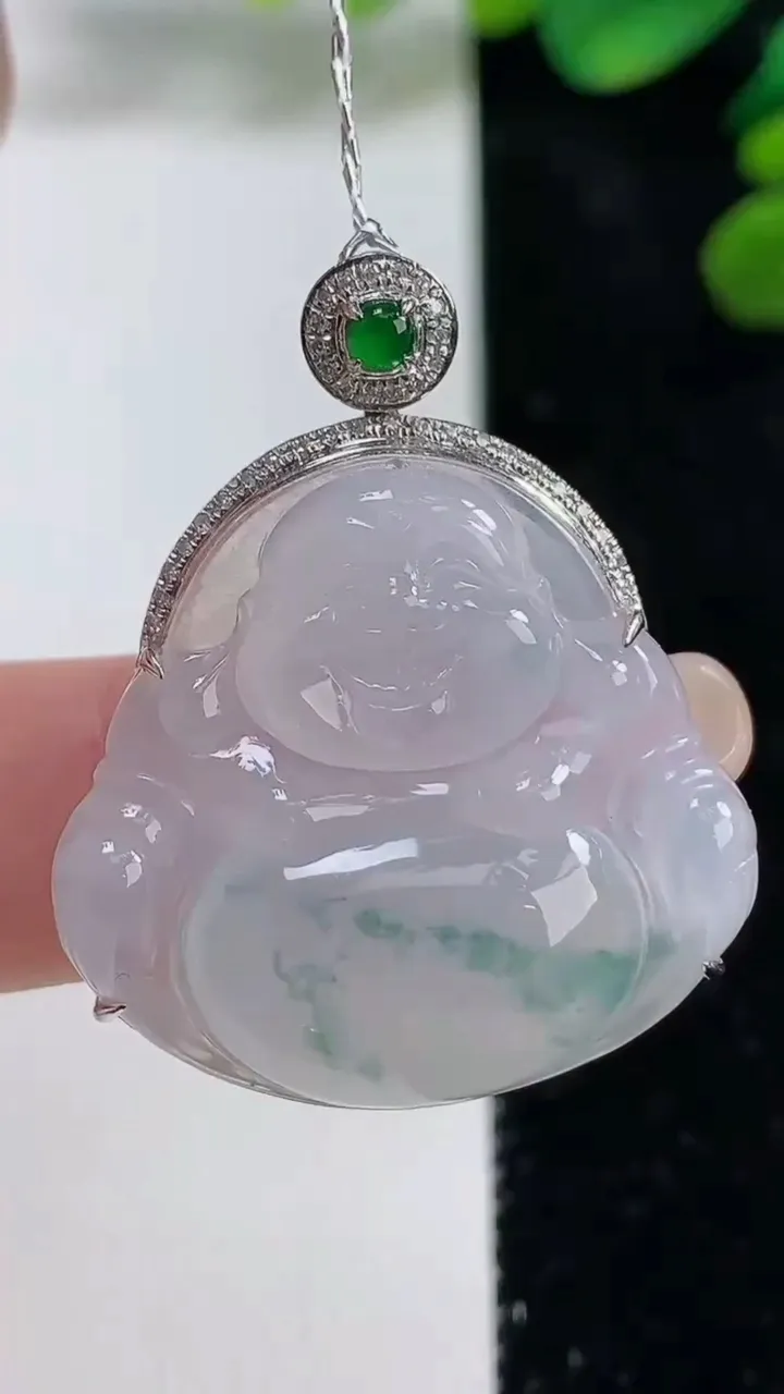 天然A货翡翠种飘花佛公吊坠，尺寸34.2-26.6-27.8-8.3，重量:7.20g
9月5日