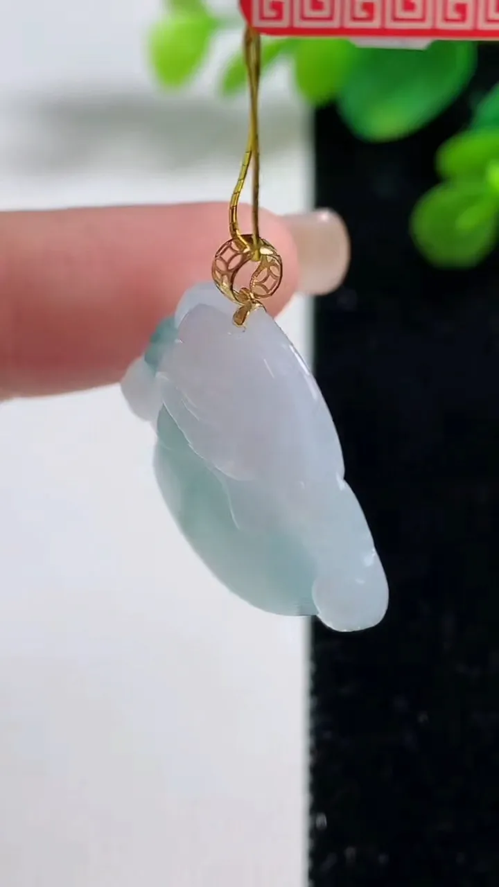 天然A货翡翠种飘花佛公吊坠，尺寸24-25.3-5.2，重量:5.23g
9月5日