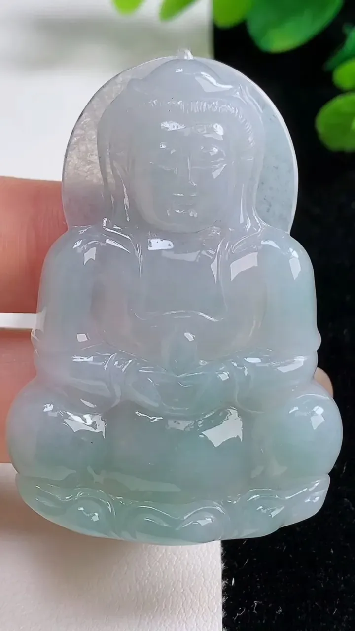 天然A货翡翠冰种飘花正装观音菩萨吊坠，尺寸55-35-5.8，重量:21.11g
9月5日