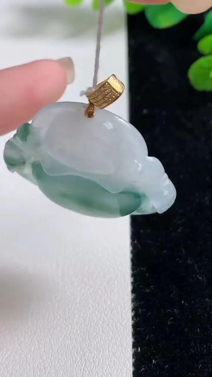 天然A货翡翠种飘花佛公吊坠，尺寸32.4-35-6，重量:10.46g
9月5日