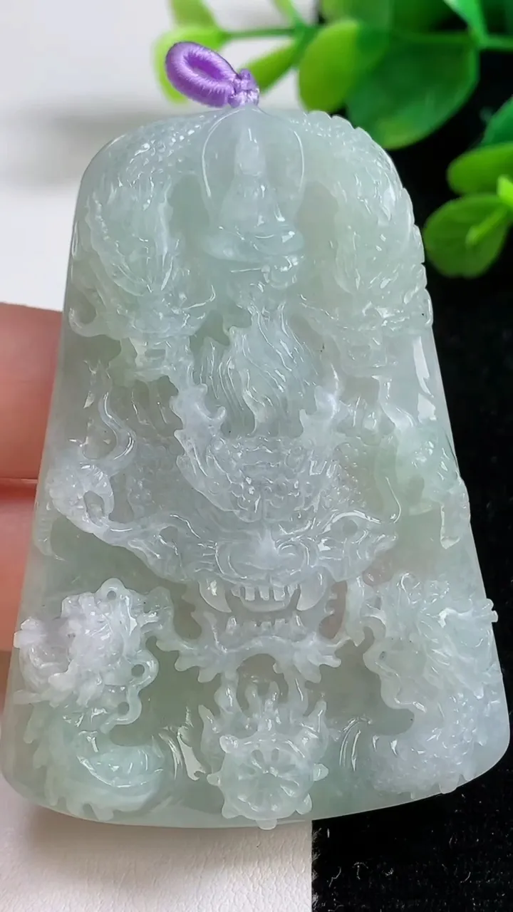 天然A货翡翠九龙至尊 龙牌吊坠，尺寸63./-45.2-10，重量:49.00g
9月5日