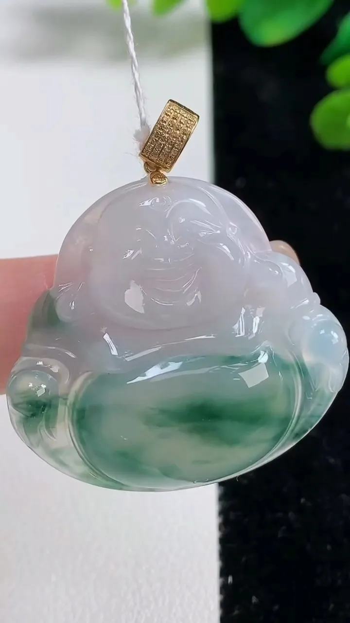 天然A货翡翠种飘花佛公吊坠，尺寸32.4-35-6，重量:10.46g
9月5日