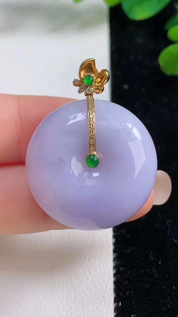 天然A货翡翠18k金紫罗兰平安扣吊坠，尺寸27-12，重量:19.50g
9月5日