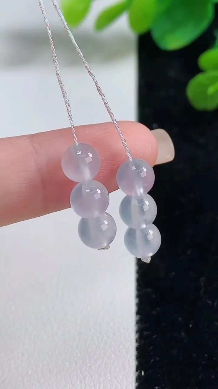 天然A货翡翠圆珠吊坠一手，尺寸6，重量:3.10g
9月5日