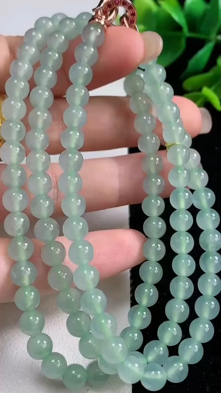 天然A货翡翠圆珠项链，尺寸5.8-108颗，重量:40.89g
9月5日