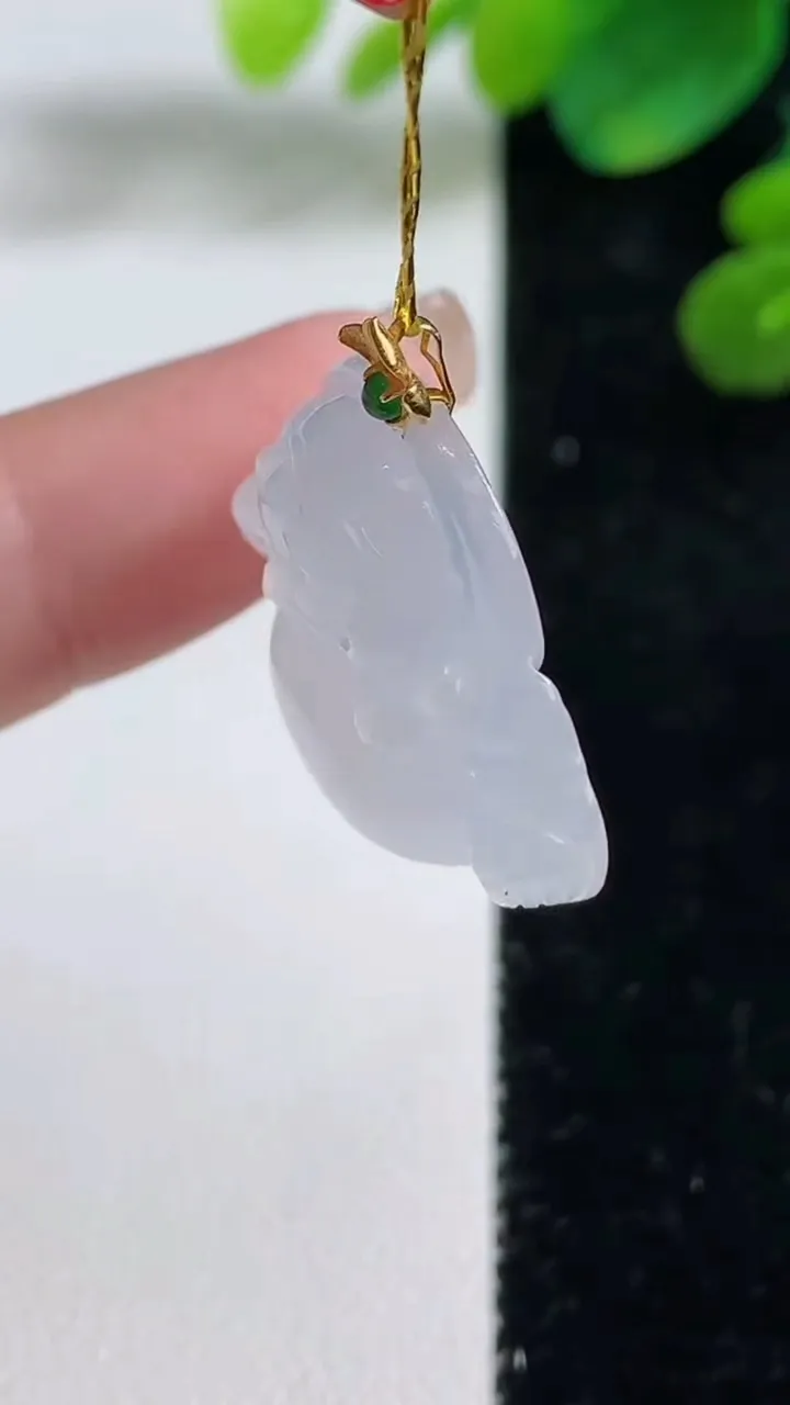 天然A货翡翠种白冰佛公吊坠，尺寸22-25.2-7，重量:6.19g
9月5日