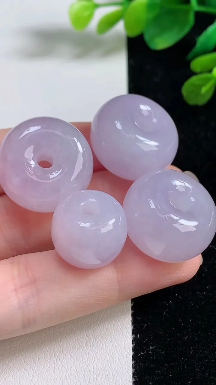 天然A货翡翠紫罗兰路路通吊坠一手，尺寸21.7-13.2，重量:48.70g
9月5日