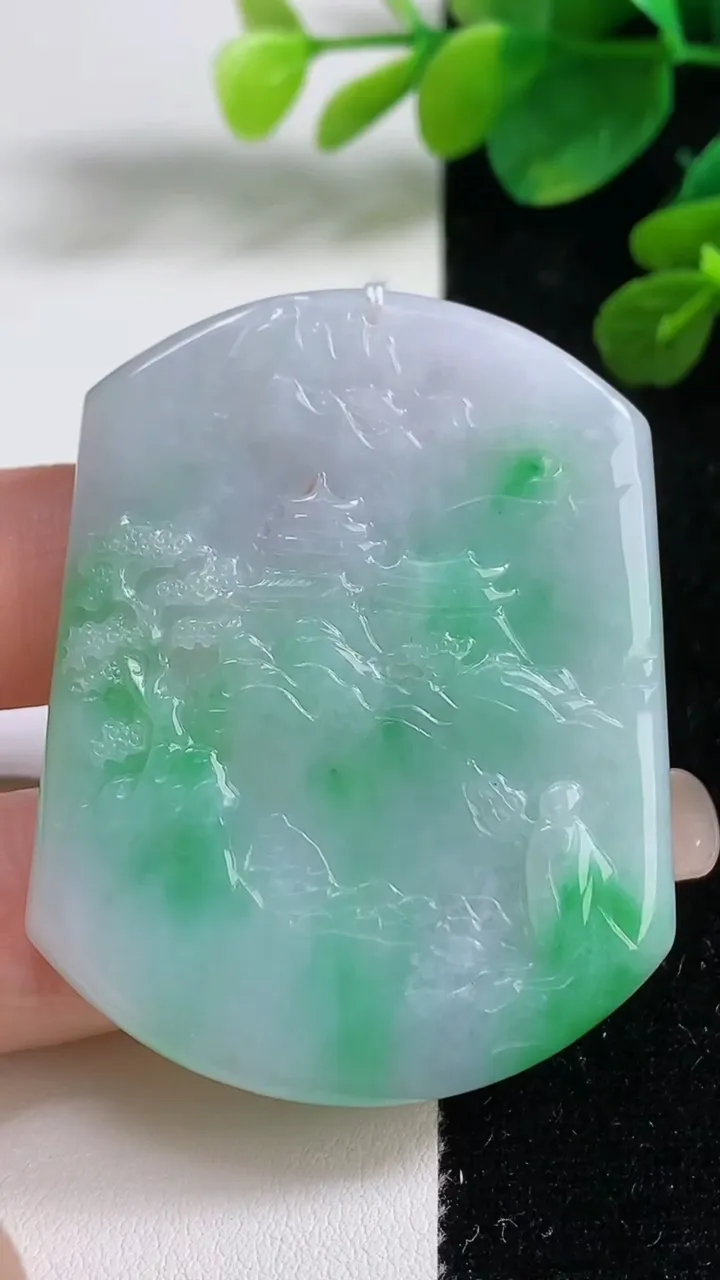 天然A货翡翠山水牌吊坠，尺寸52.5-41.4-4.2，重量:26.00g
9月5日