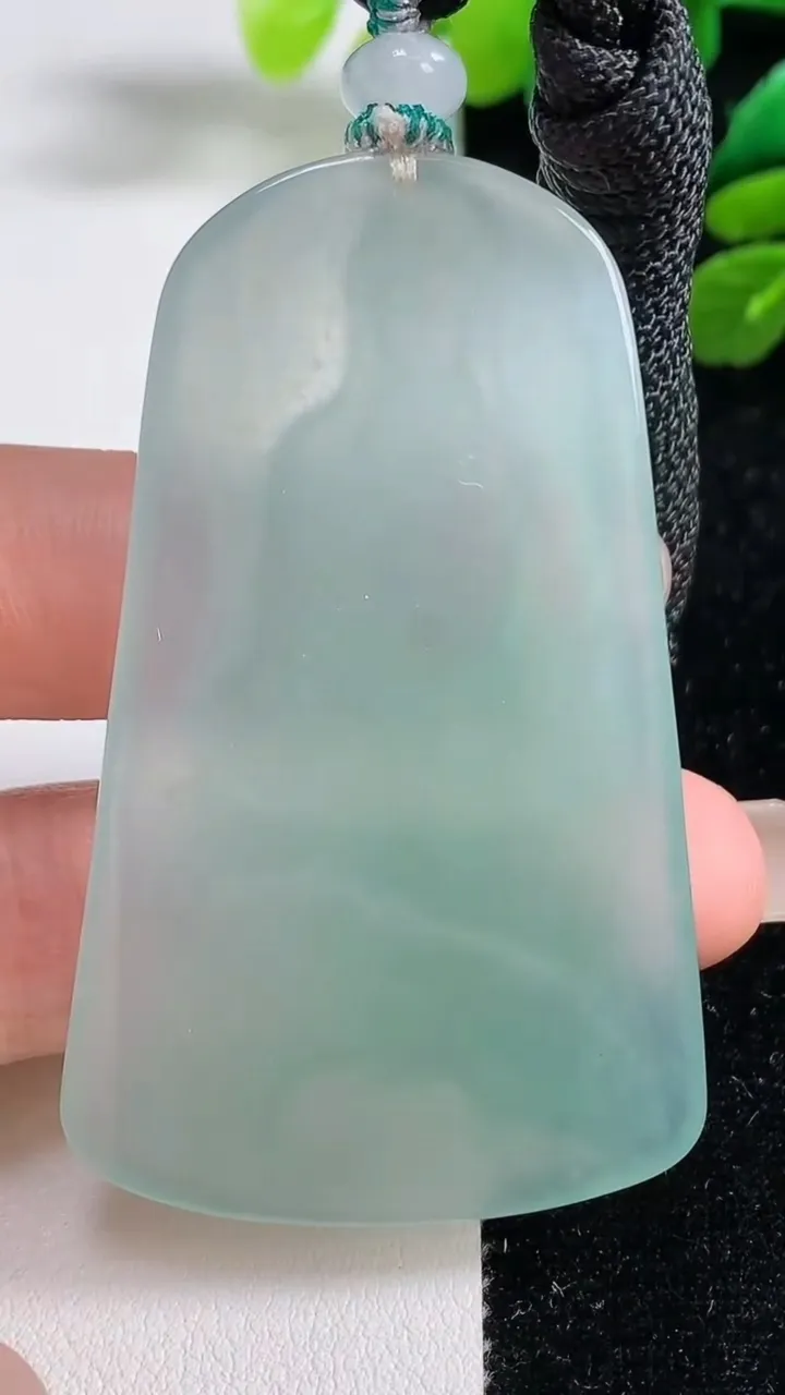 天然A货翡翠观音菩萨吊坠，尺寸61.8-34.4-4.7，重量:26.69g
9月5日