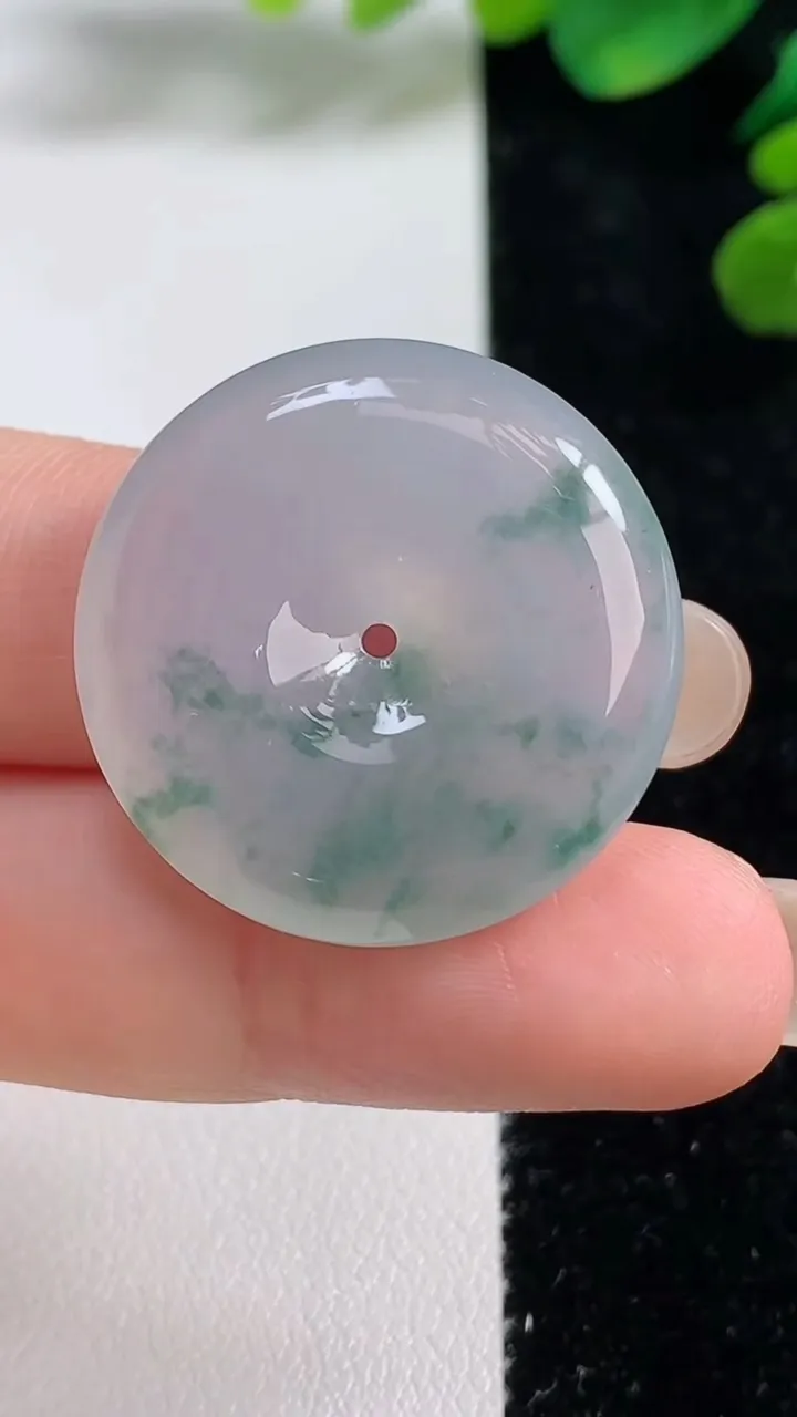 天然A货翡翠冰种飘花平安扣吊坠，尺寸27-5.8，重量:9.32g
9月5日