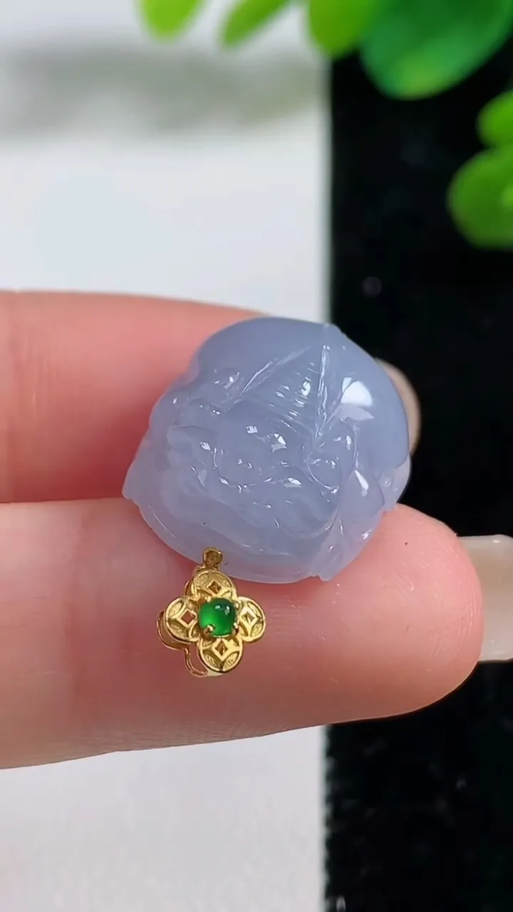 天然A货翡翠18k金紫罗兰貔貅吊坠，尺寸18.8-15.6-8.4，重量:5.01g
9月5日