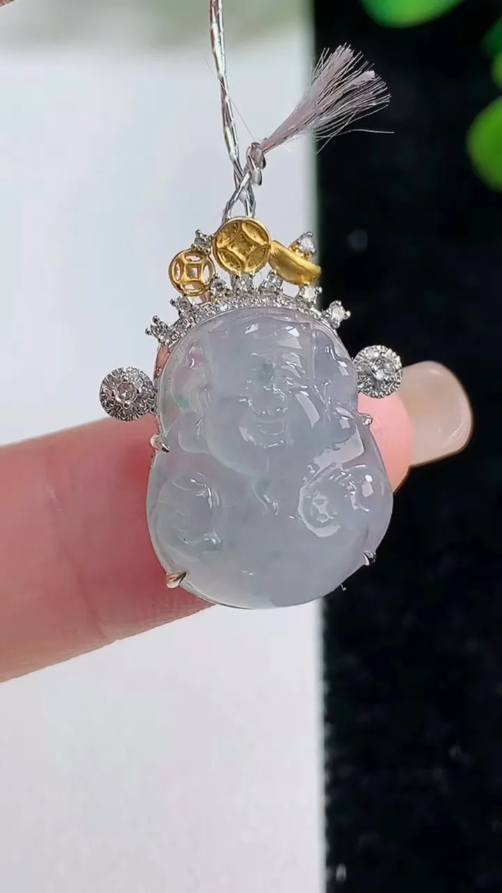 天然A货翡翠种飘花财神爷吊坠，尺寸22.2-17.2-13.6-7.2，重量:3.22g
9月5日