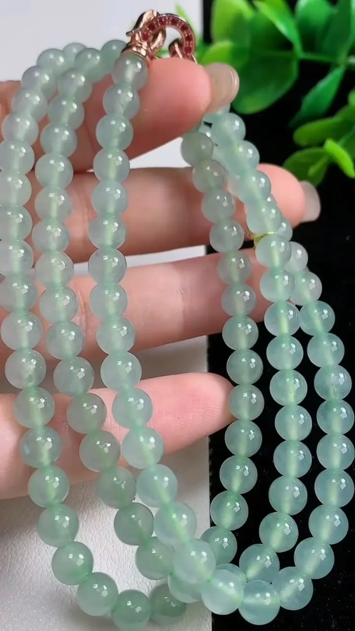 天然A货翡翠圆珠项链，尺寸5.8-108颗，重量:40.89g
9月5日