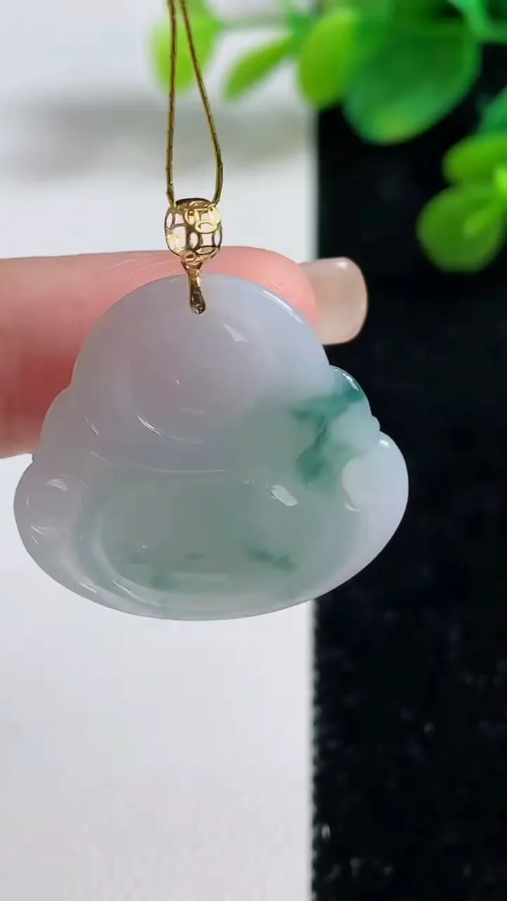 天然A货翡翠种飘花佛公吊坠，尺寸24-25.3-5.2，重量:5.23g
9月5日
