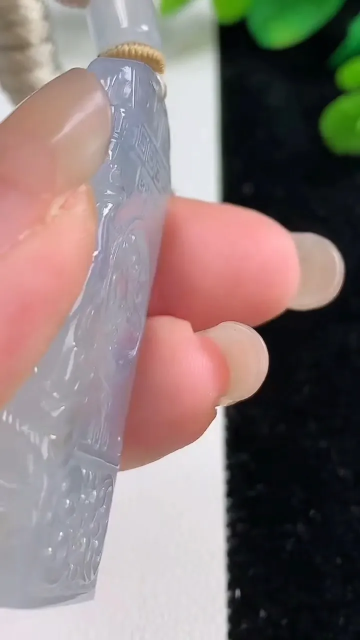 天然A货翡翠种紫罗兰仿古无事牌吊坠，尺寸50-25.7-6，重量:24.50g
9月5日