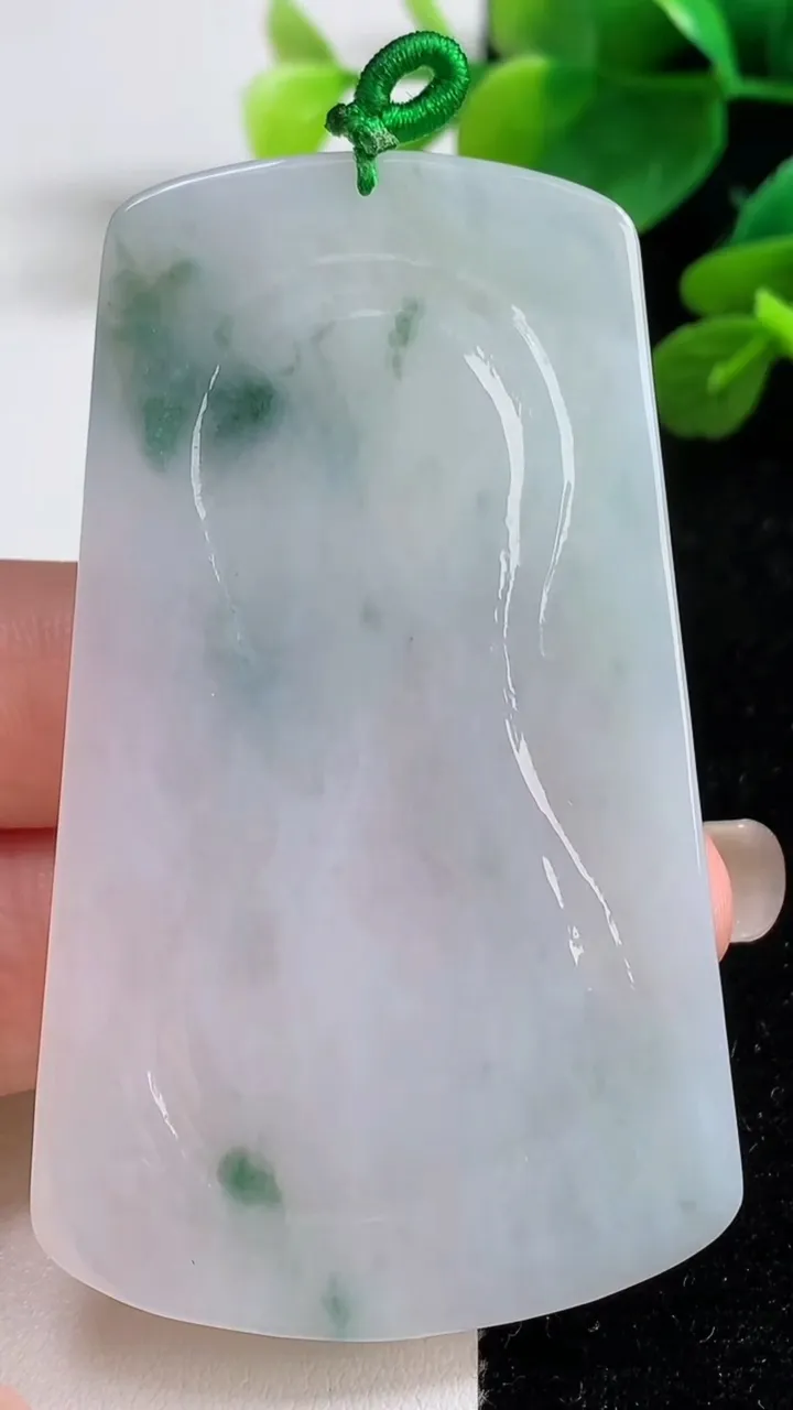 天然A货翡翠冰种飘花祥龙观音菩萨吊坠，尺寸68.6-40-5，重量:32.86g
9月5日