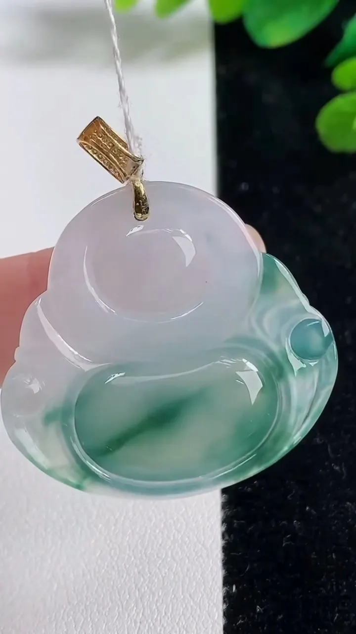 天然A货翡翠种飘花佛公吊坠，尺寸32.4-35-6，重量:10.46g
9月5日