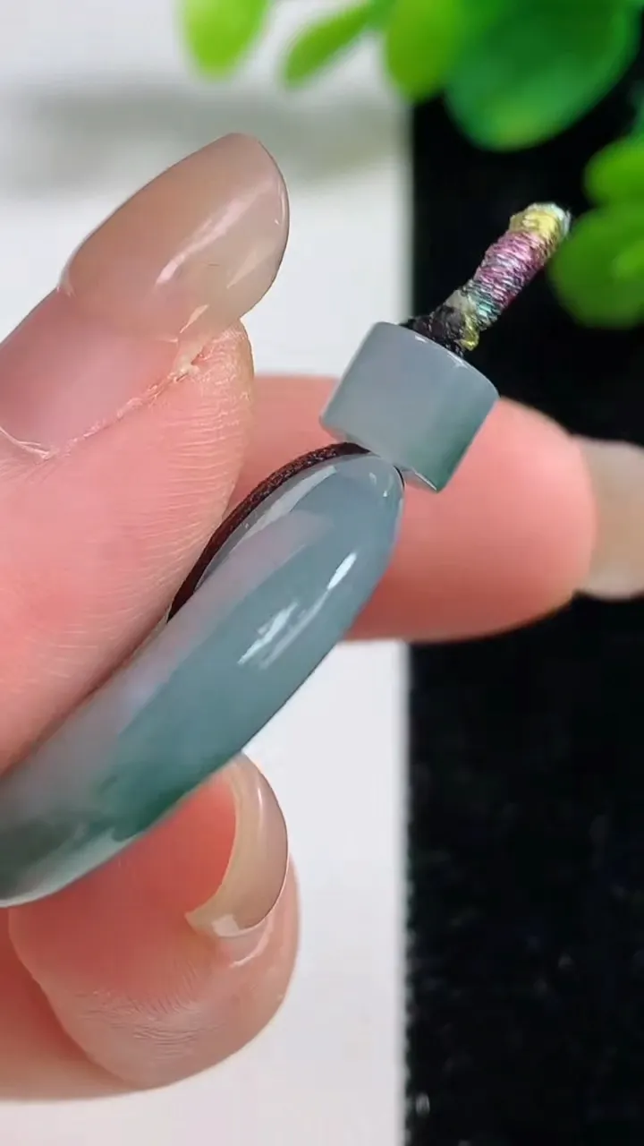 天然A货翡翠冰种飘花平安扣吊坠，尺寸27-5.2，重量:9.17g
9月5日