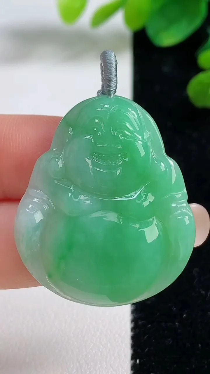 天然A货翡翠佛公吊坠，尺寸35-30.4-3.8，重量:8.16g
9月5日