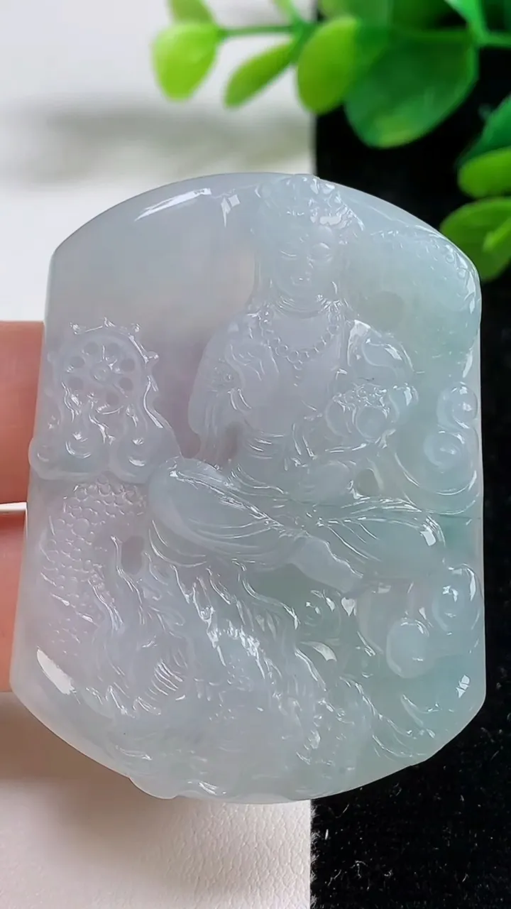 天然A货翡翠冰种飘花祥龙大势至观音菩萨吊坠，尺寸53-40-5.5，重量:28.97g
9月5日