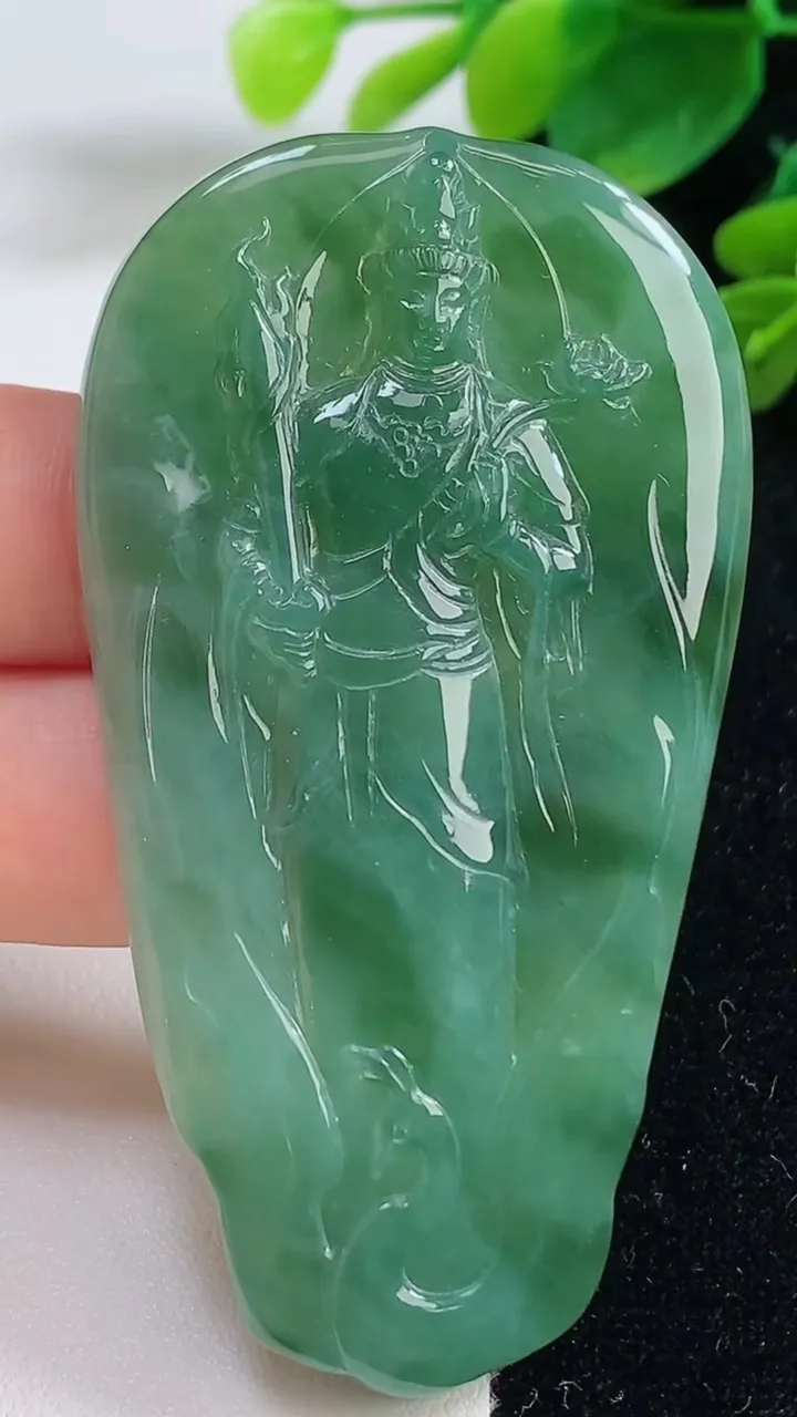 天然A货翡翠虚空藏观音菩萨吊坠，尺寸68-37.3-5，重量:26.70g
9月5日