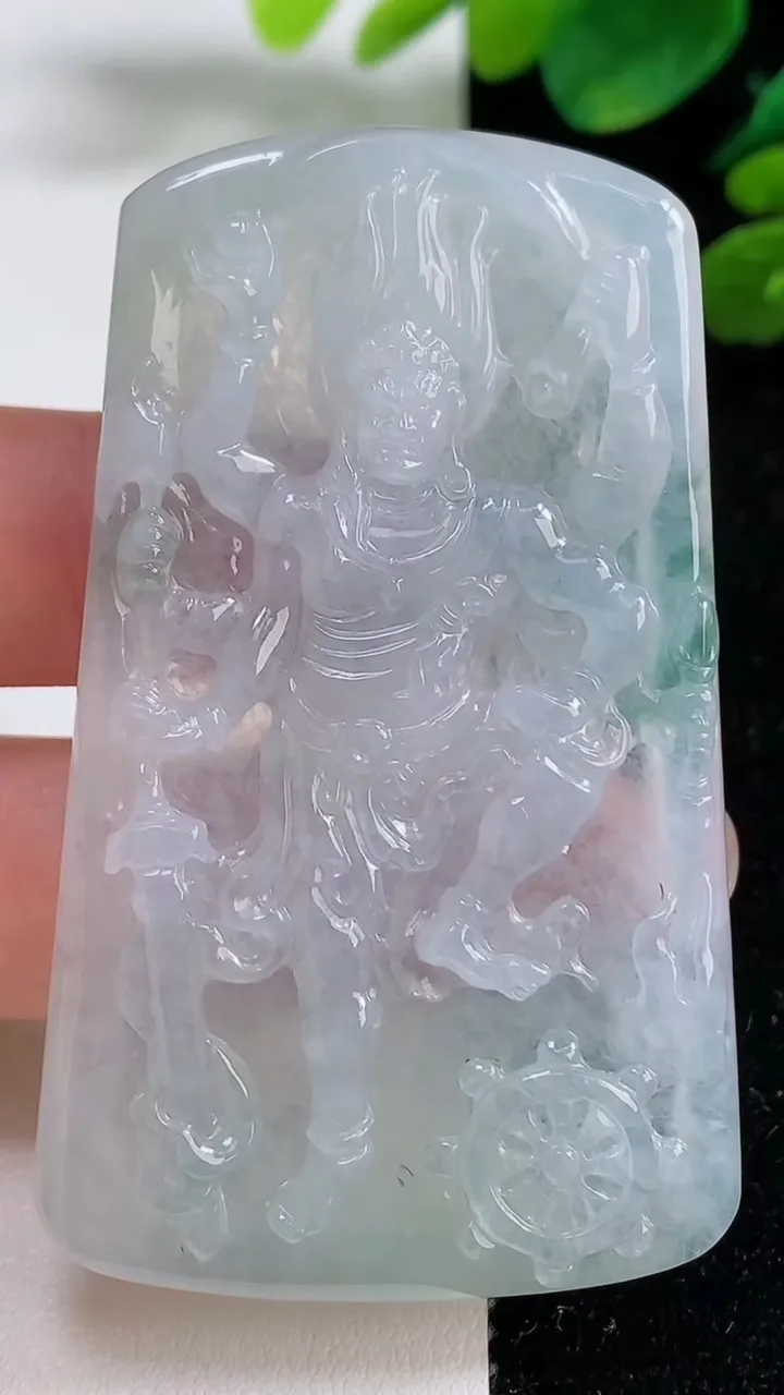 天然A货翡翠冰种飘花不动明王吊坠，尺寸63.7-38.2-5.5，重量:28.77g
9月5日