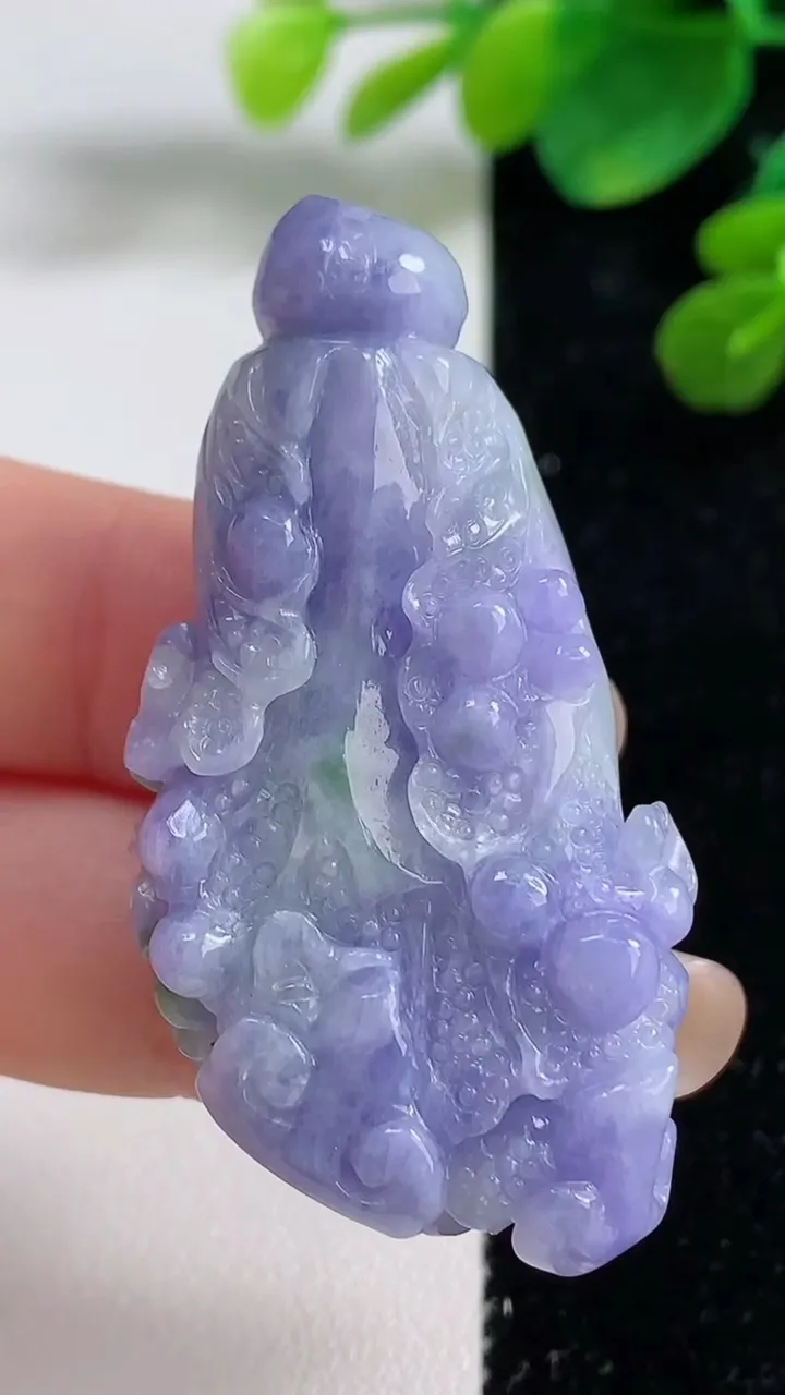 天然A货翡翠紫罗兰白菜吊坠，尺寸47.4-26-12.8，重量:27.69g
9月5日