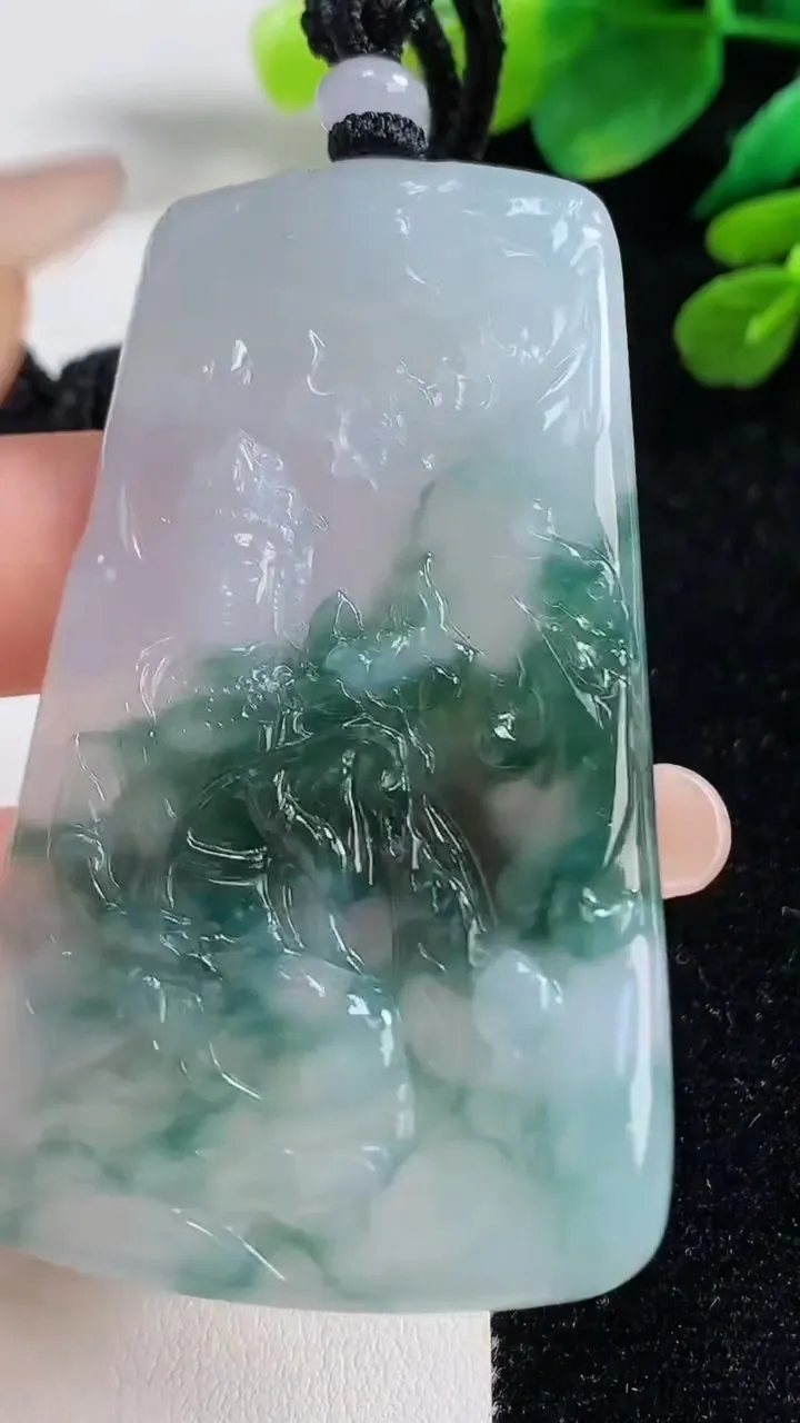 天然A货翡翠冰种飘花大势至观音菩萨吊坠，尺寸67-40.4-4.5，重量:35.47g
9月5日