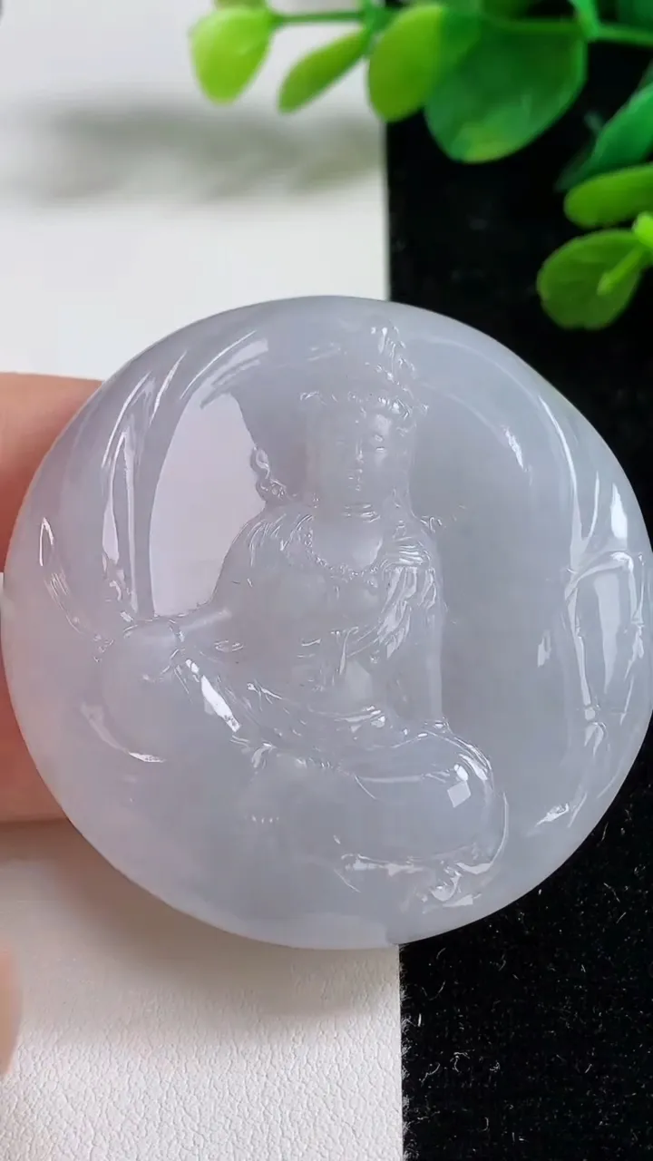 天然A货翡翠观音菩萨吊坠，尺寸50.8-9，重量:51.79g
9月5日
