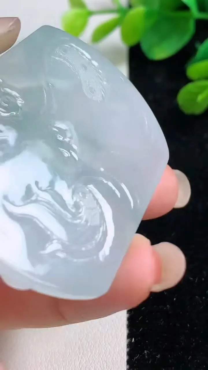 天然A货翡翠冰种飘花祥龙大势至观音菩萨吊坠，尺寸53-40-5.5，重量:28.97g
9月5日