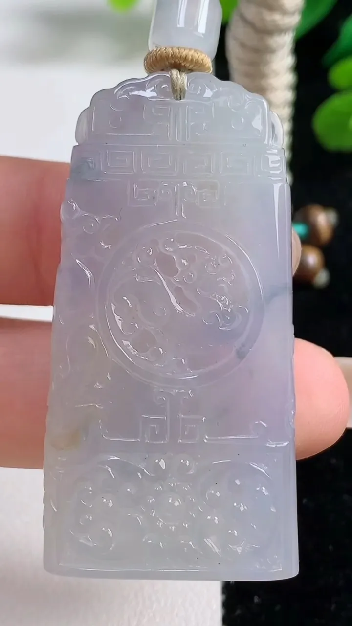 天然A货翡翠种紫罗兰仿古无事牌吊坠，尺寸50-25.7-6，重量:24.50g
9月5日